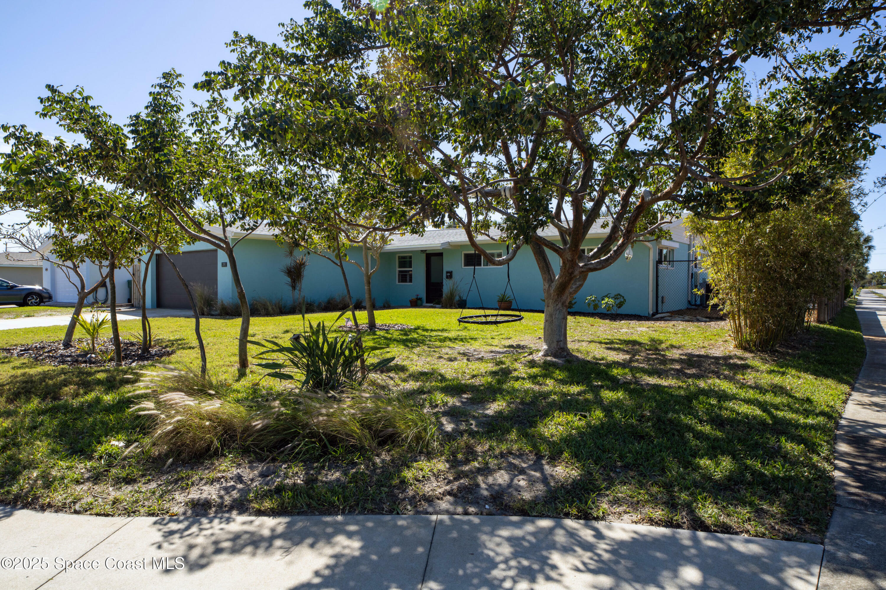 Property Photo:  200 Avocado Street  FL 32937 