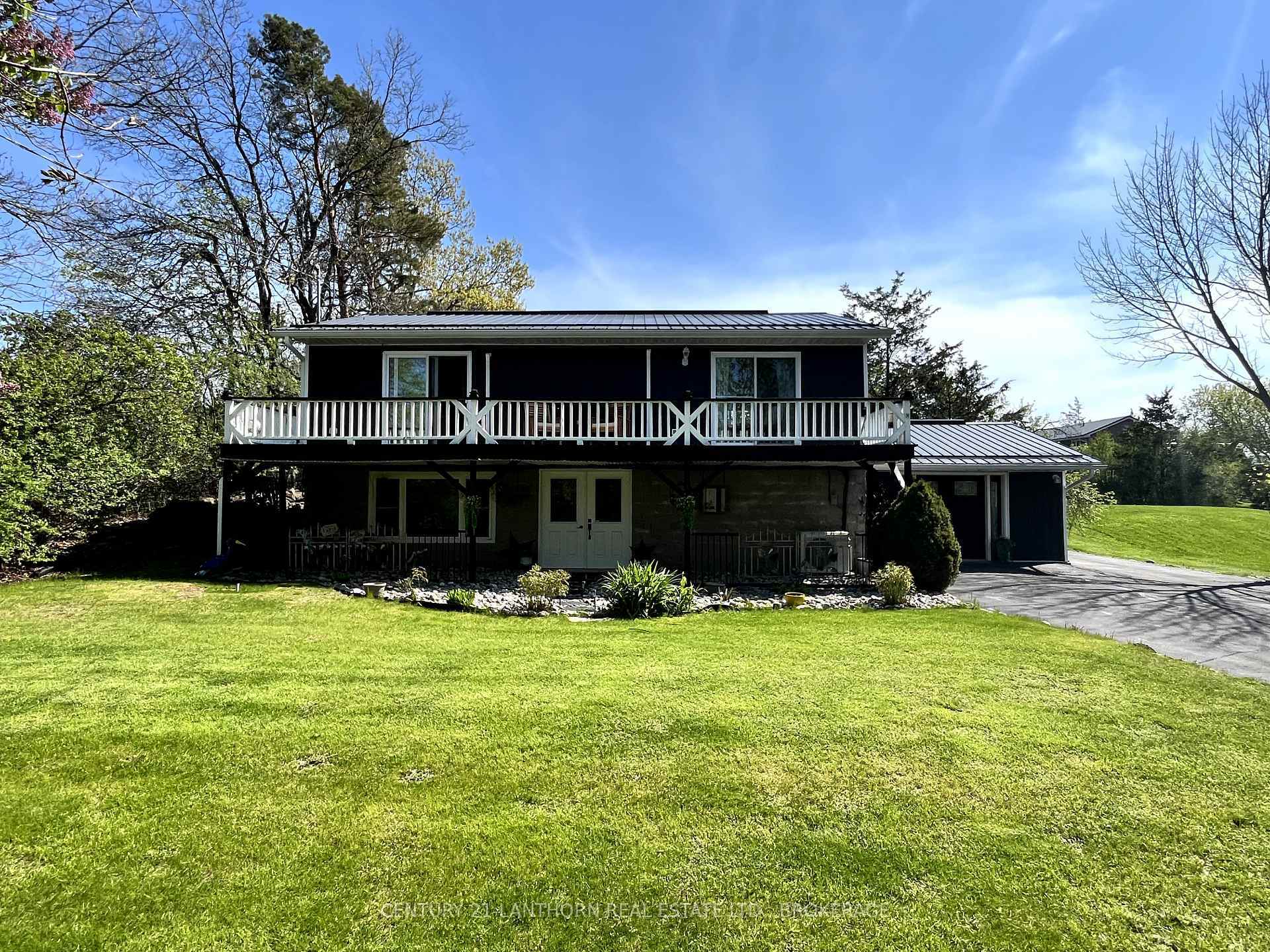 Photo de la propriété:  11807 Loyalist Parkway  ON K0K 2T0 