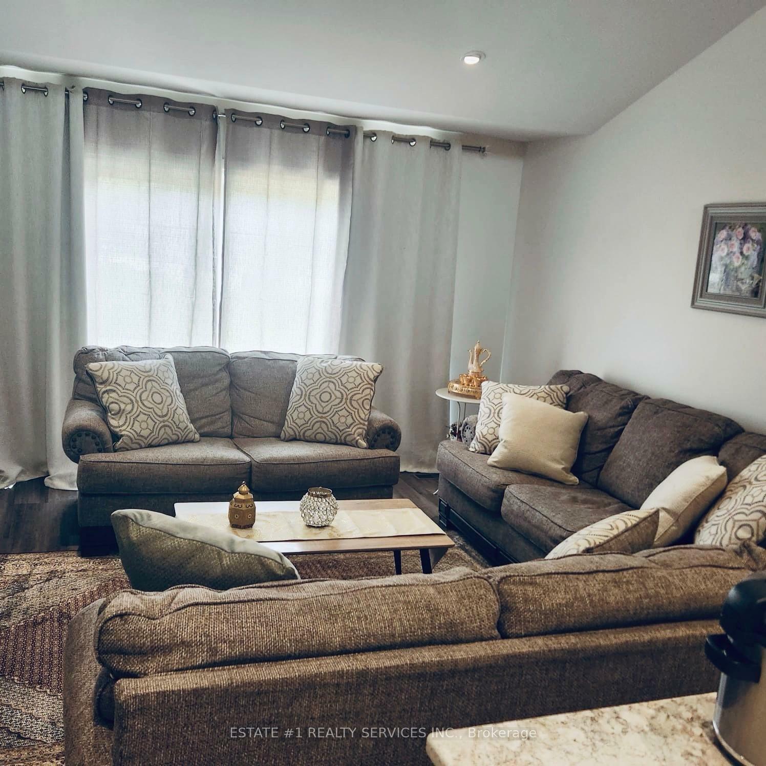 Property Photo:  5 Eagle Crt  ON N0H 2C3 
