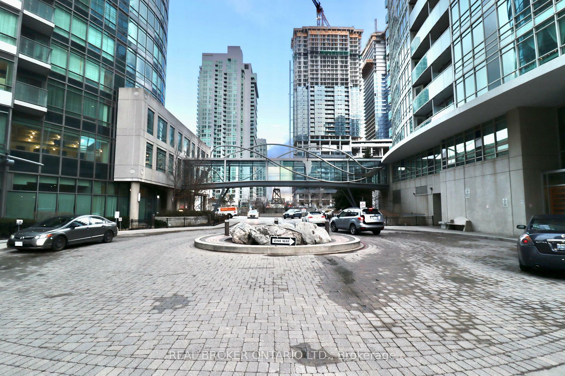 Property Photo:  397 Front St W  ON M5V 3S1 
