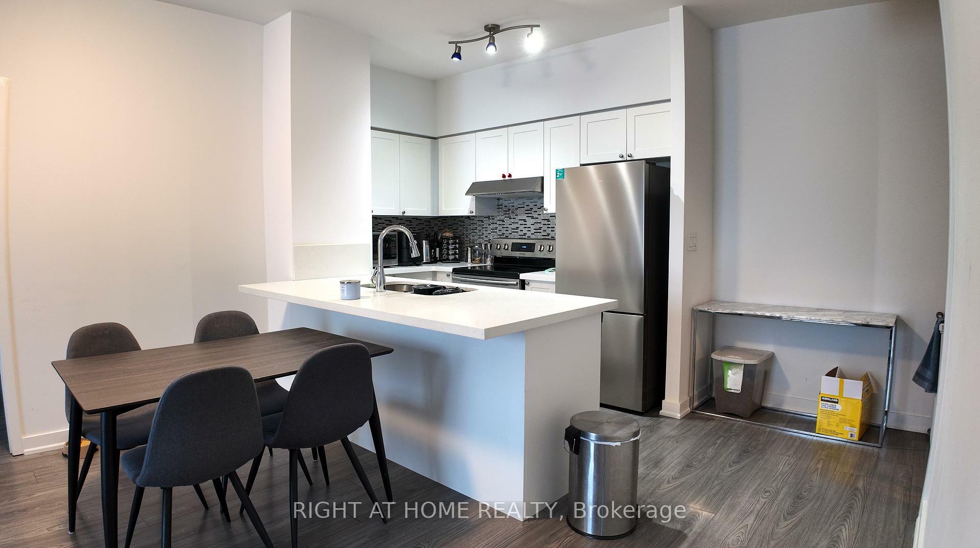 Property Photo: 36 Lee Centre Drive Ph502 ON M1H 3K2