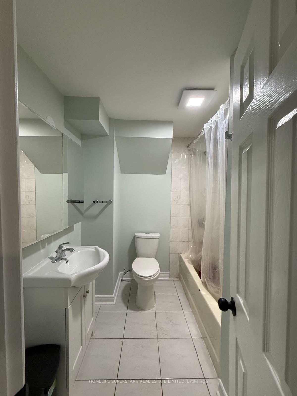 Property Photo: 5570 Whistler Crescent ON L4Z 3R5