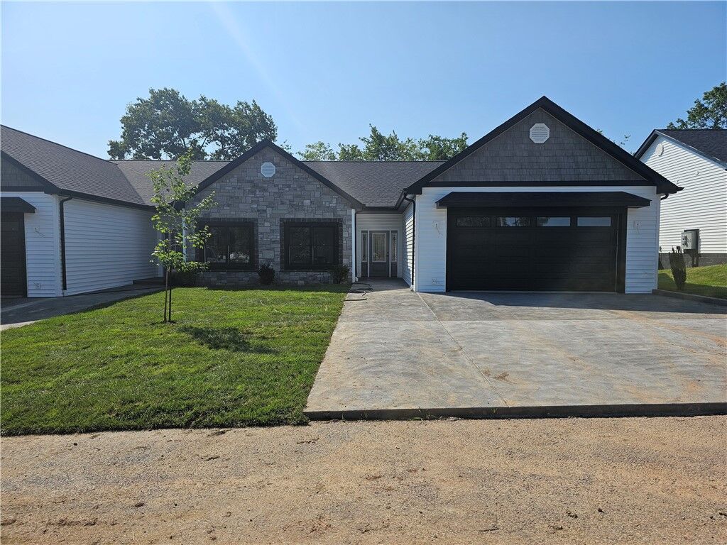 Property Photo:  810 S Tenth St  PA 15697 