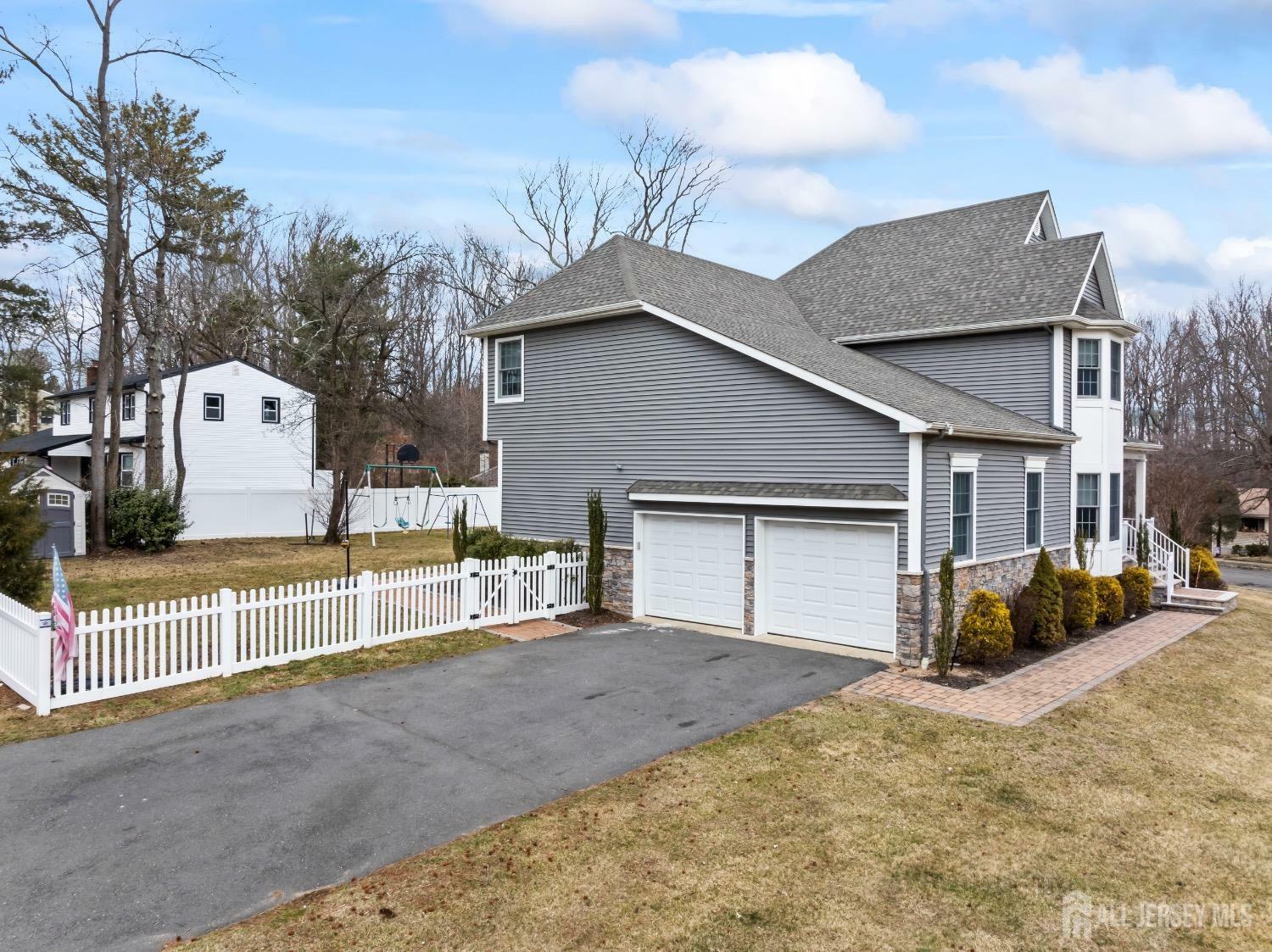 Property Photo:  15 Brookside Court  NJ 08816 