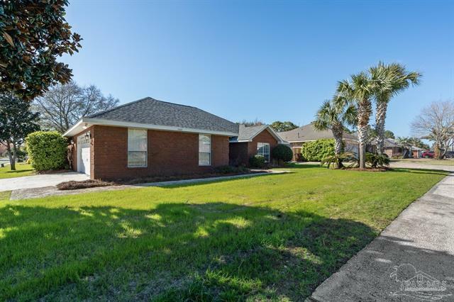 Property Photo:  1607 Woodlawn Way  FL 32563 