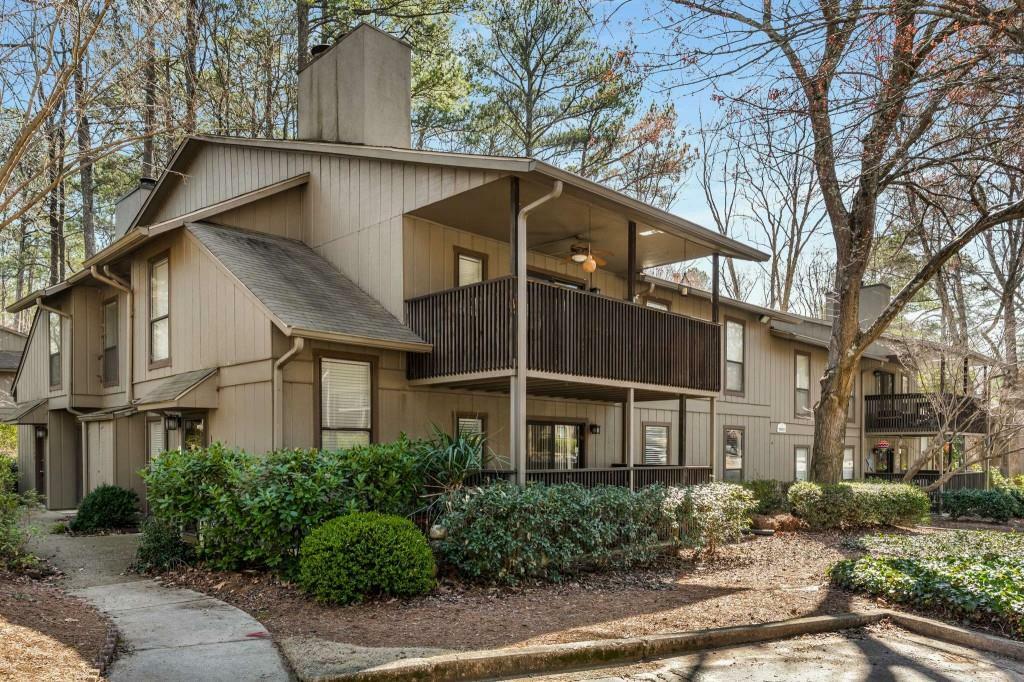 Property Photo: 1003 Cumberland Court SE 1003 GA 30080