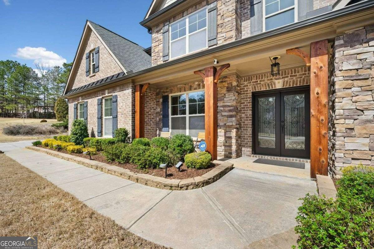 Property Photo: 1439 Mill Pointe Court GA 30043