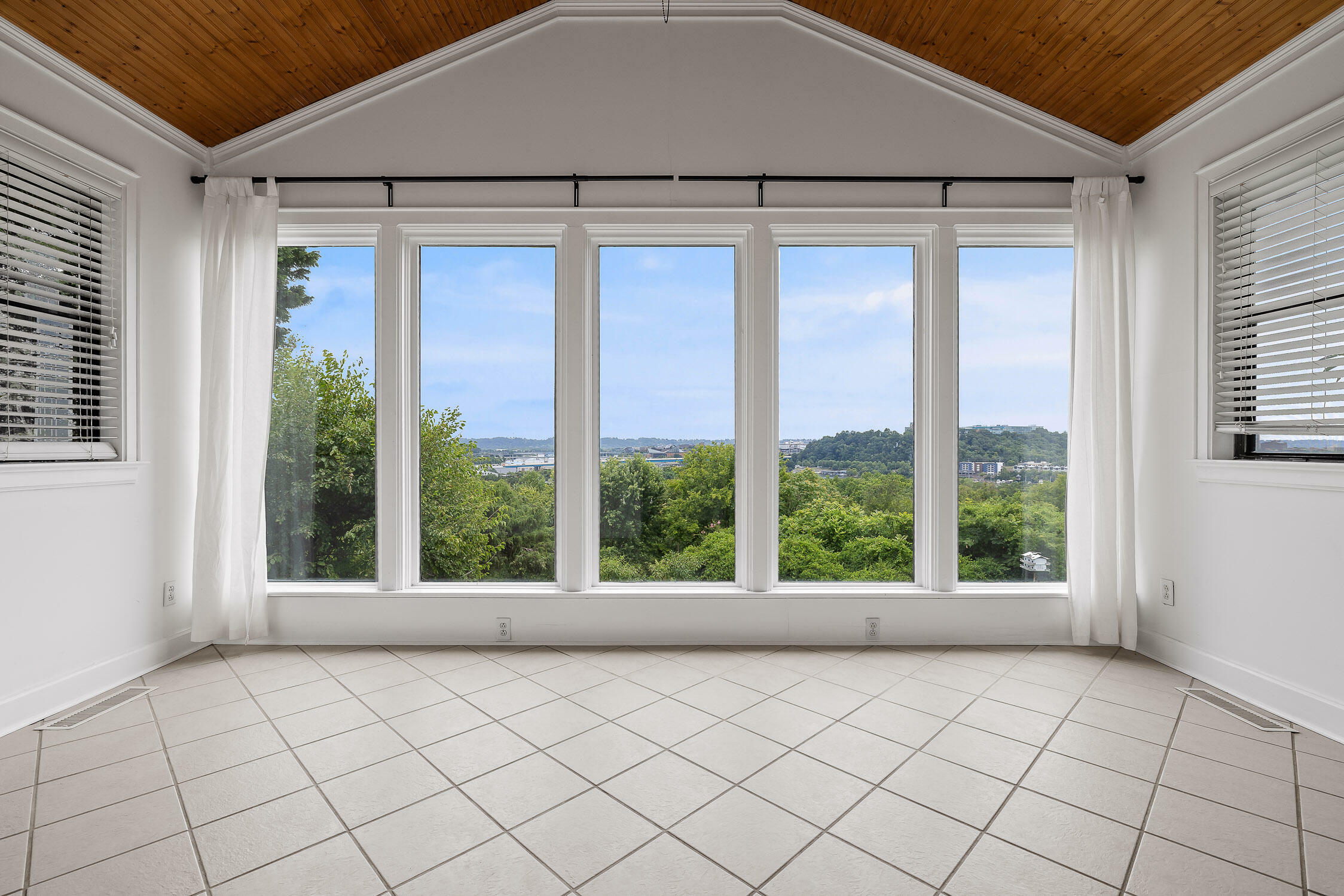 Property Photo:  208 Brelsford Road  TN 37405 