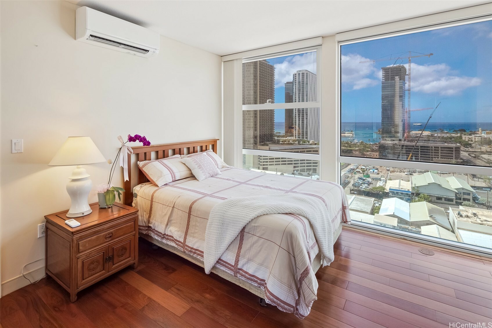 Property Photo: 909 Kapiolani Boulevard 2002 HI 96814