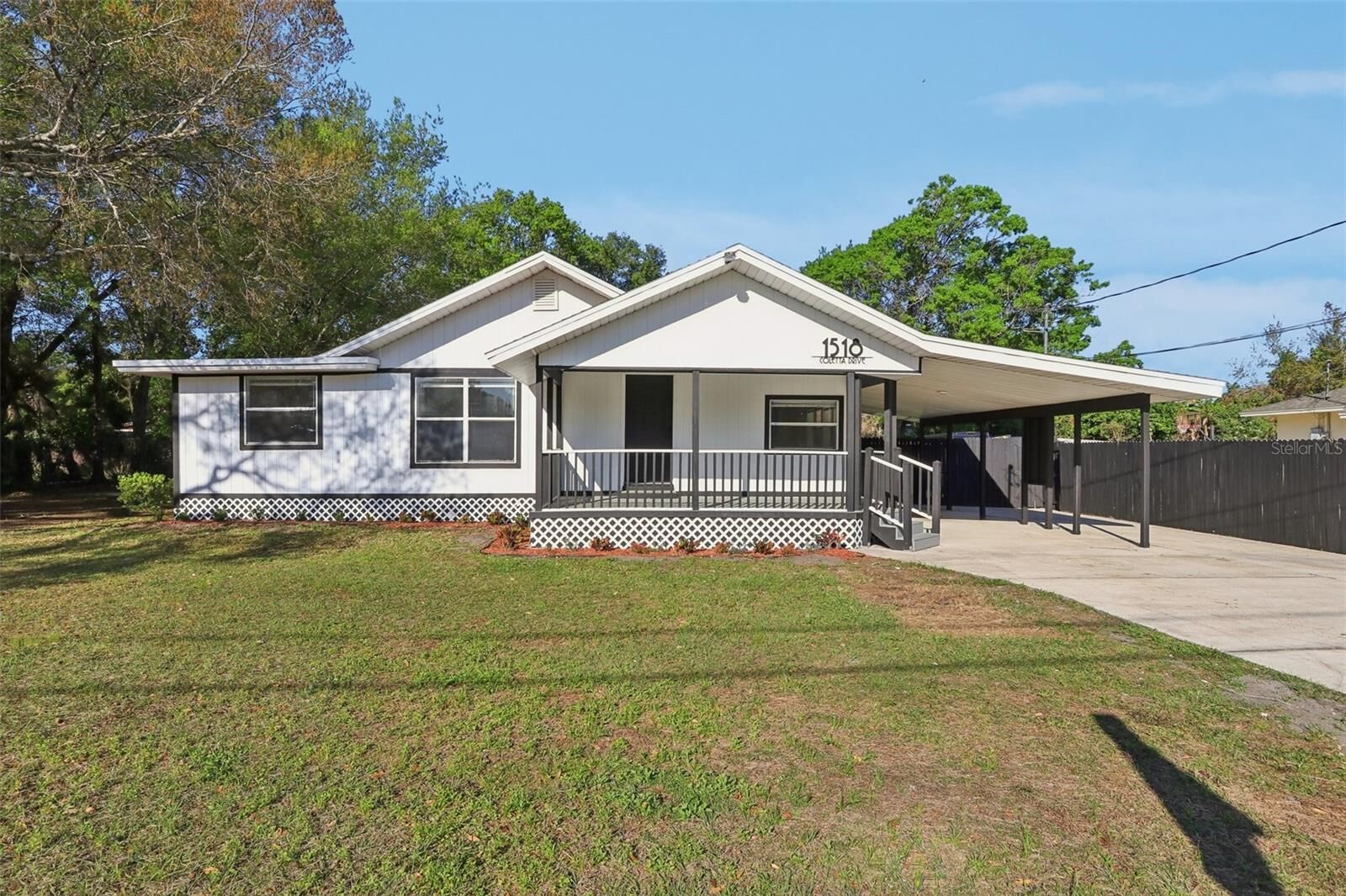 Property Photo: 1518 Coletta Drive FL 32807