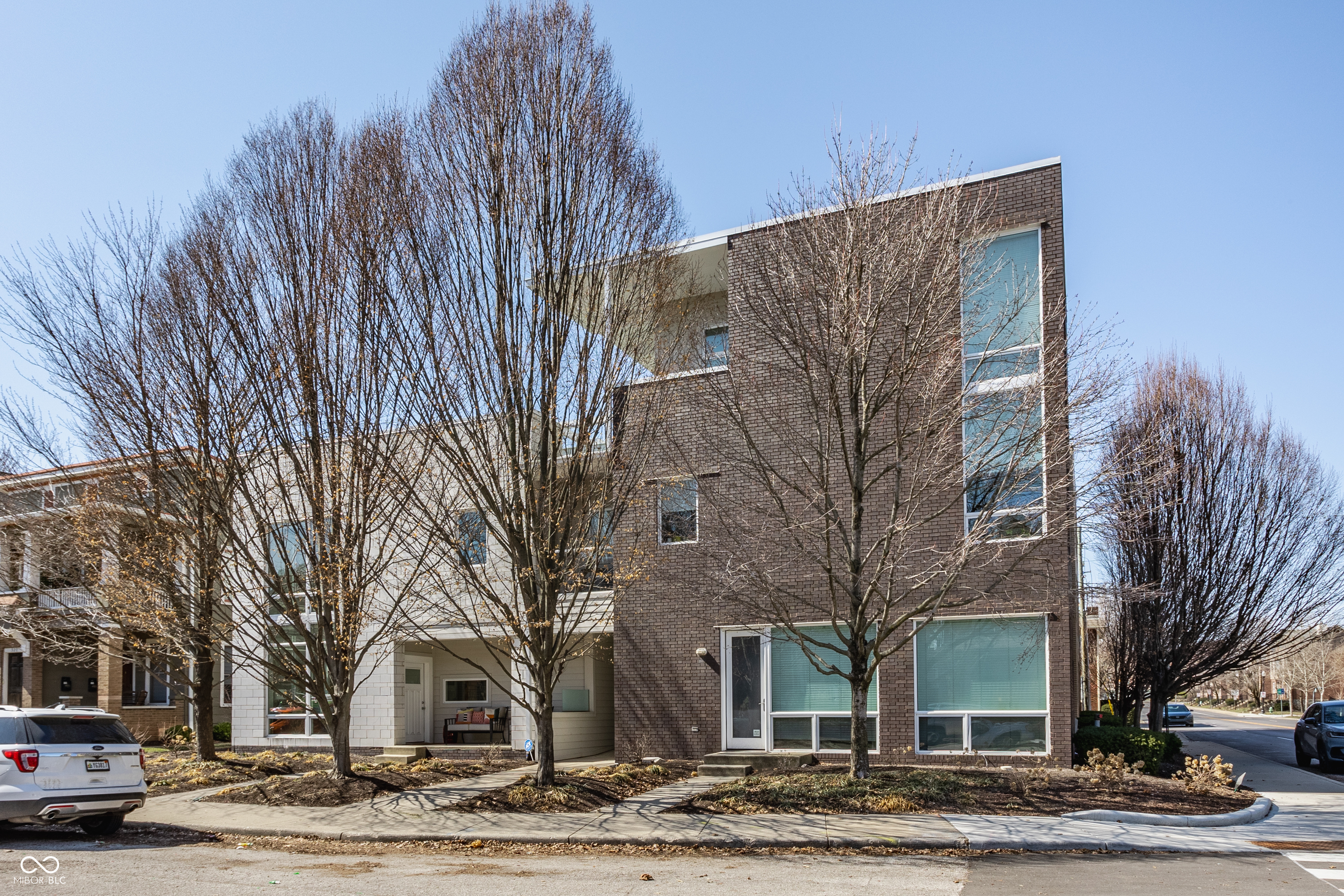 Property Photo:  932 N Broadway Street 1  IN 46202 