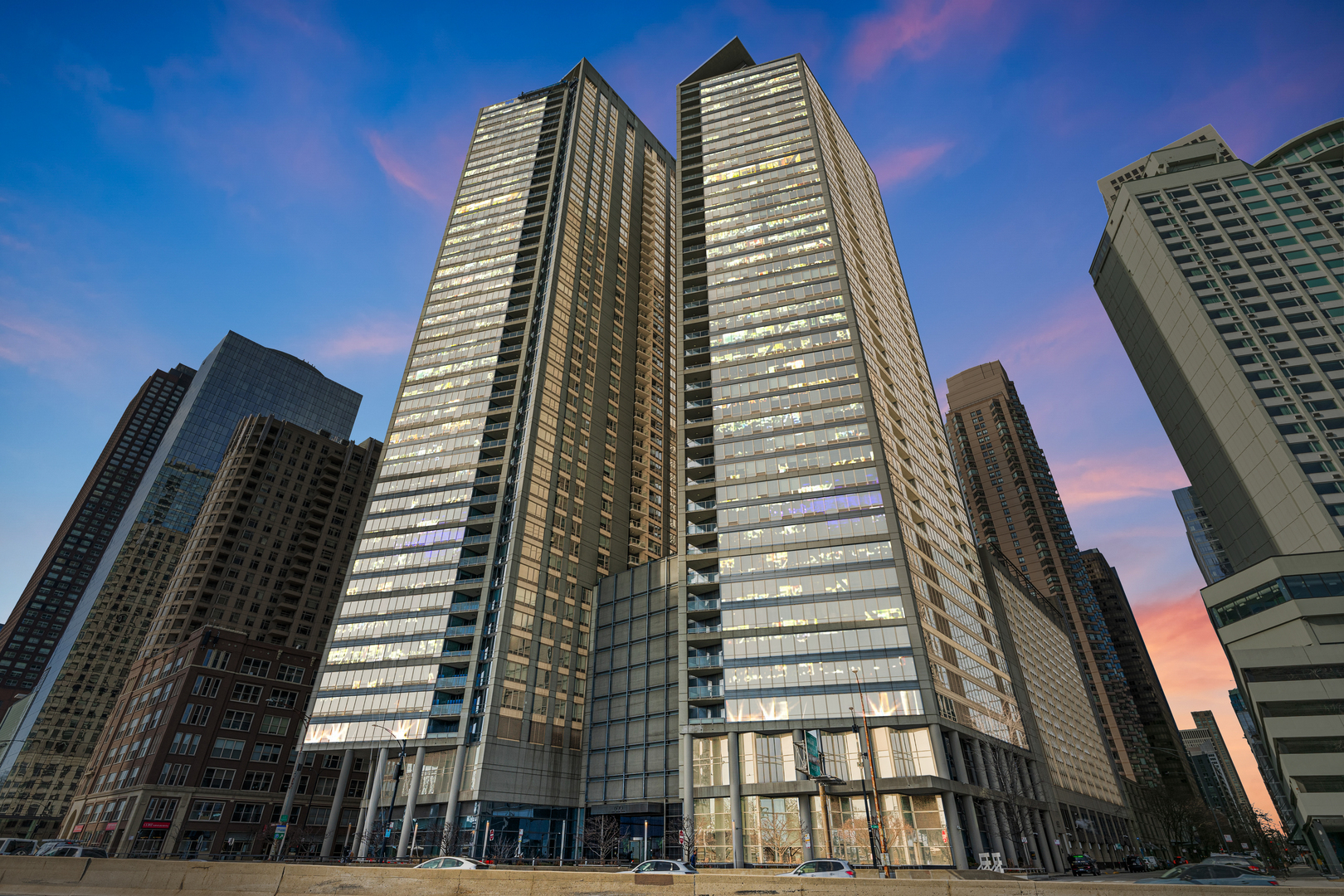 Property Photo:  600 N Lake Shore Drive 2711  IL 60611 