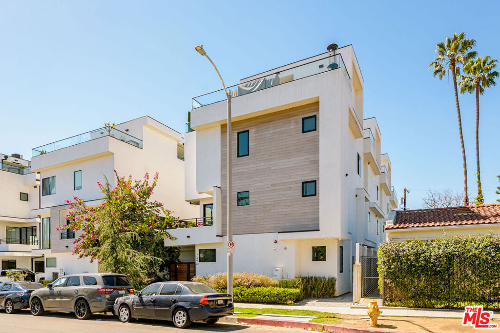 Property Photo: 741 N Gramercy Place CA 90038