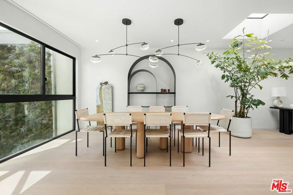 Property Photo: 10 Ocean Park Boulevard 1 CA 90405
