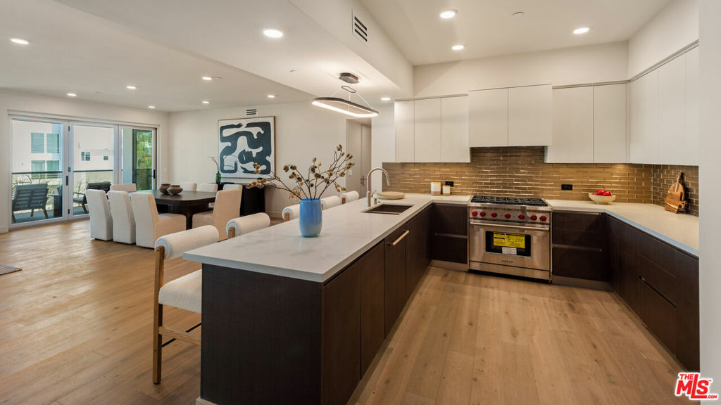 Property Photo:  505 Barrington 302  CA 90049 
