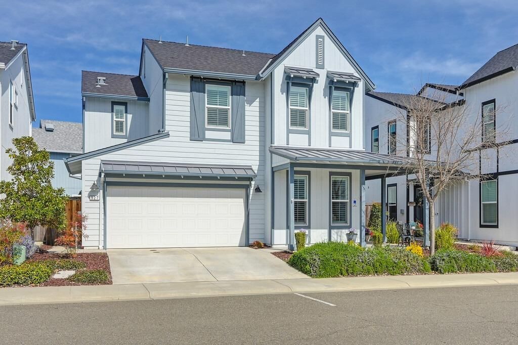 Property Photo:  927 Farmhouse Way  CA 95630 