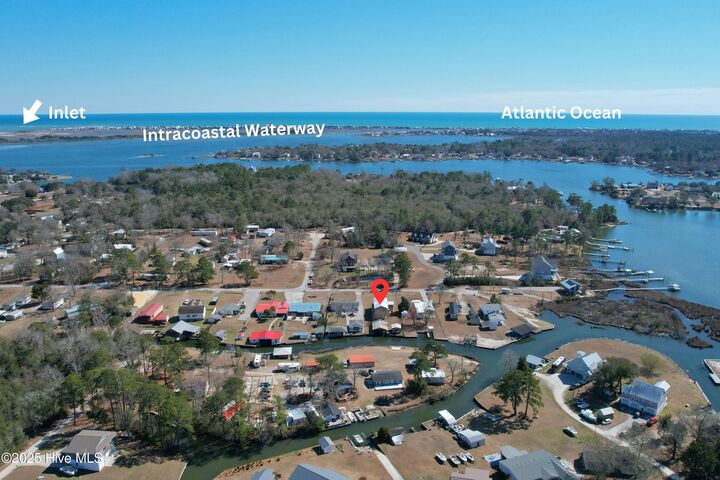 Property Photo:  136 Cedar Hollow Lane  NC 28460 