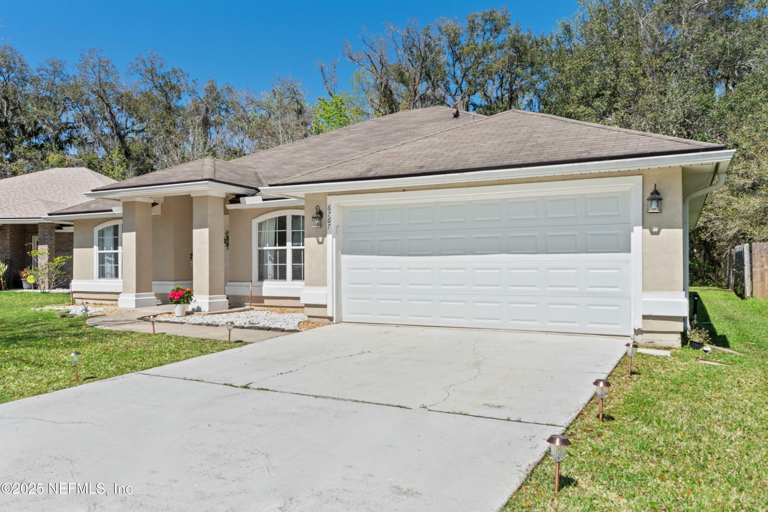 Property Photo:  6767 Royal Leaf Lane  FL 32244 