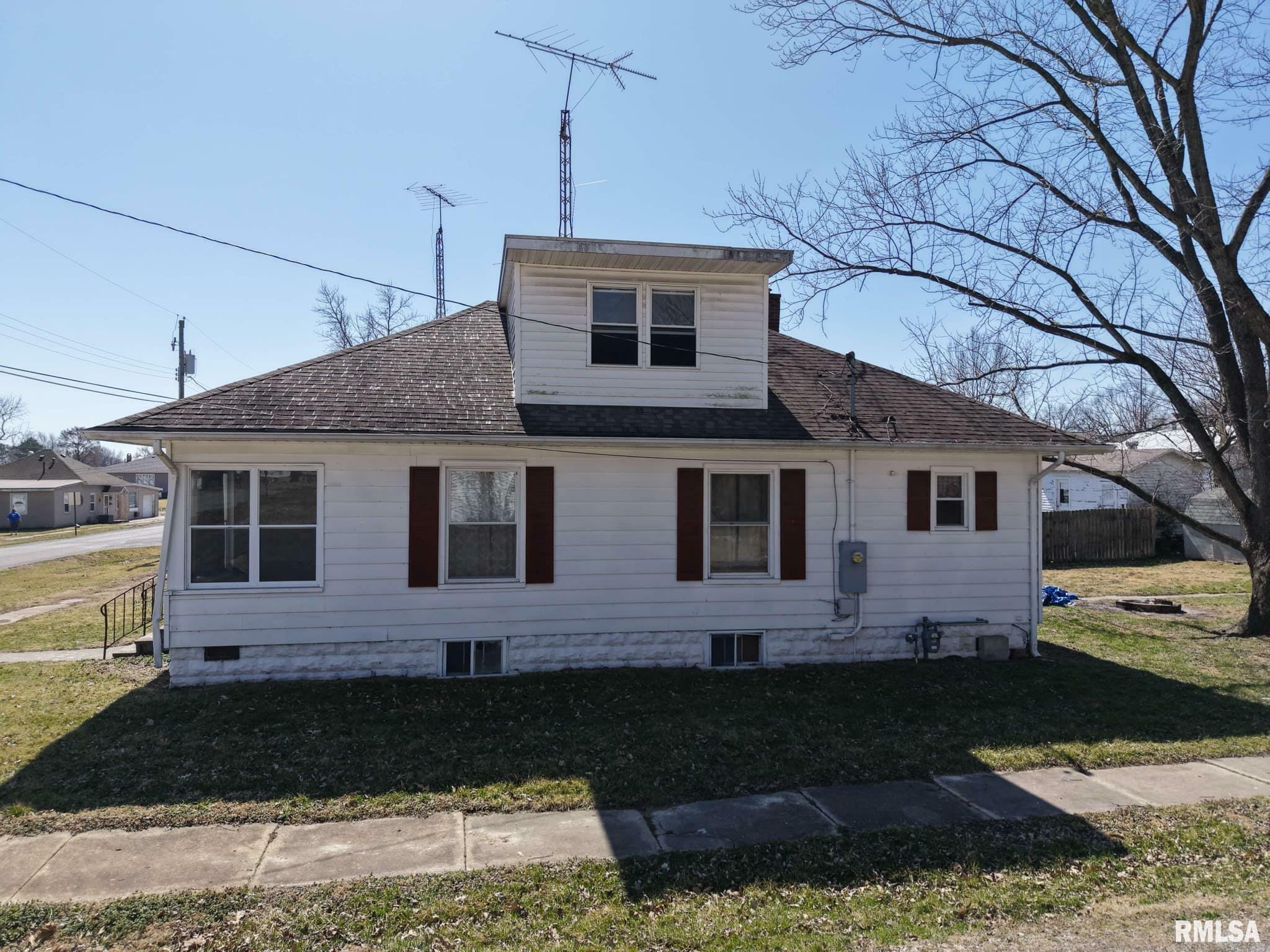 Property Photo:  401 S Emma Street  IL 62822 