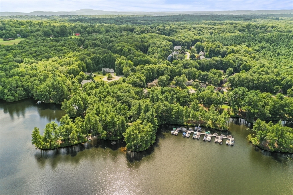 Property Photo:  12 Wintergreen Ct 12  MA 01462 
