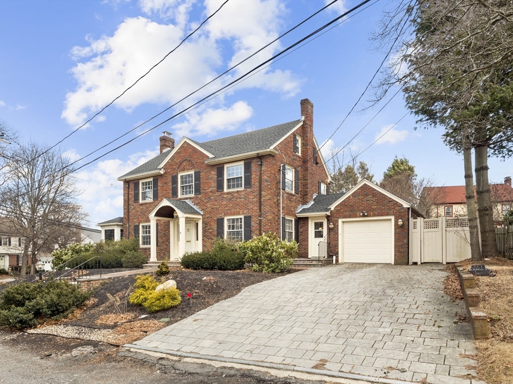 Property Photo:  368 West Roxbury Parkway  MA 02132 