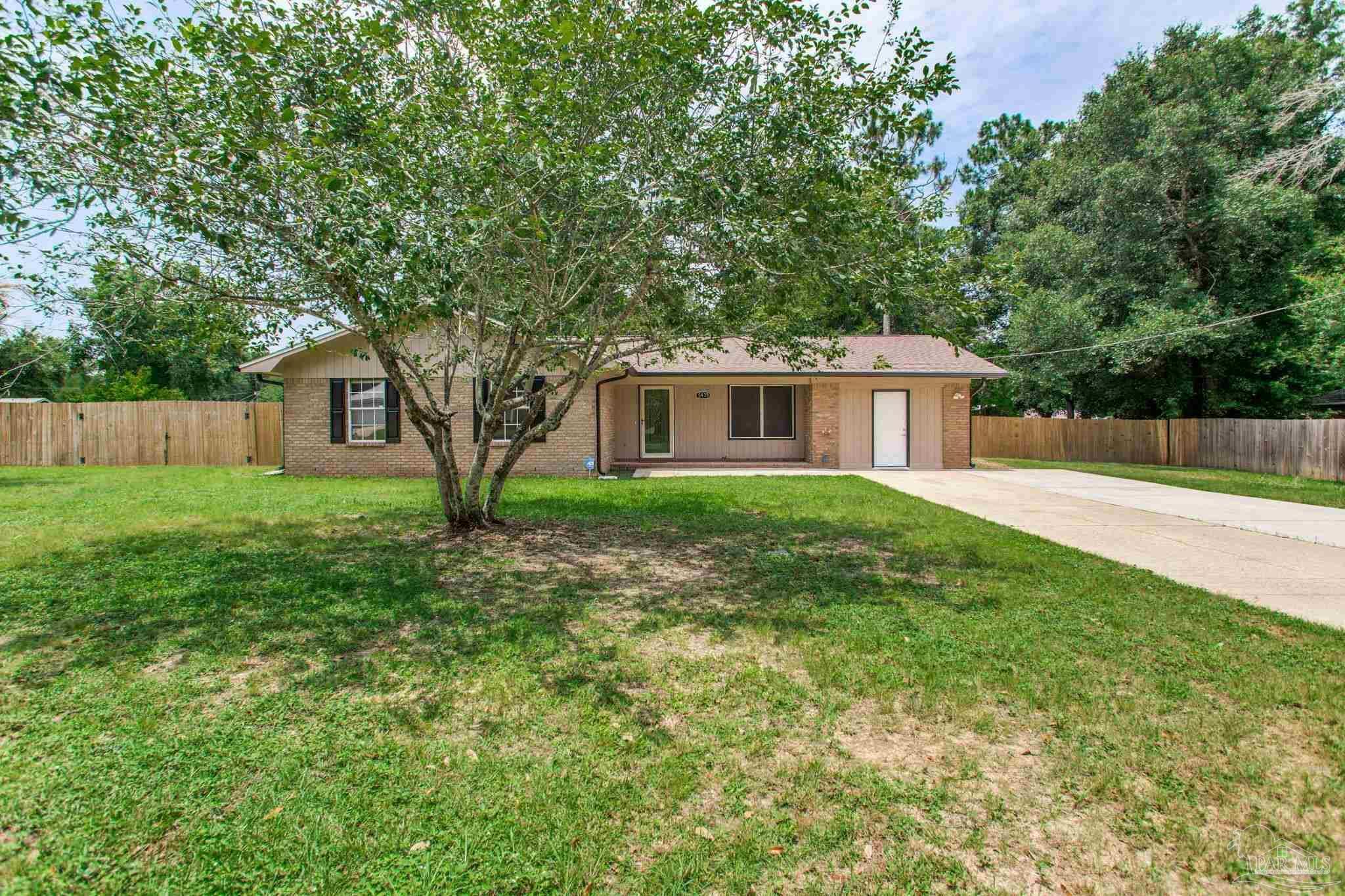 Property Photo:  5435 Lucy Ln  FL 32570 