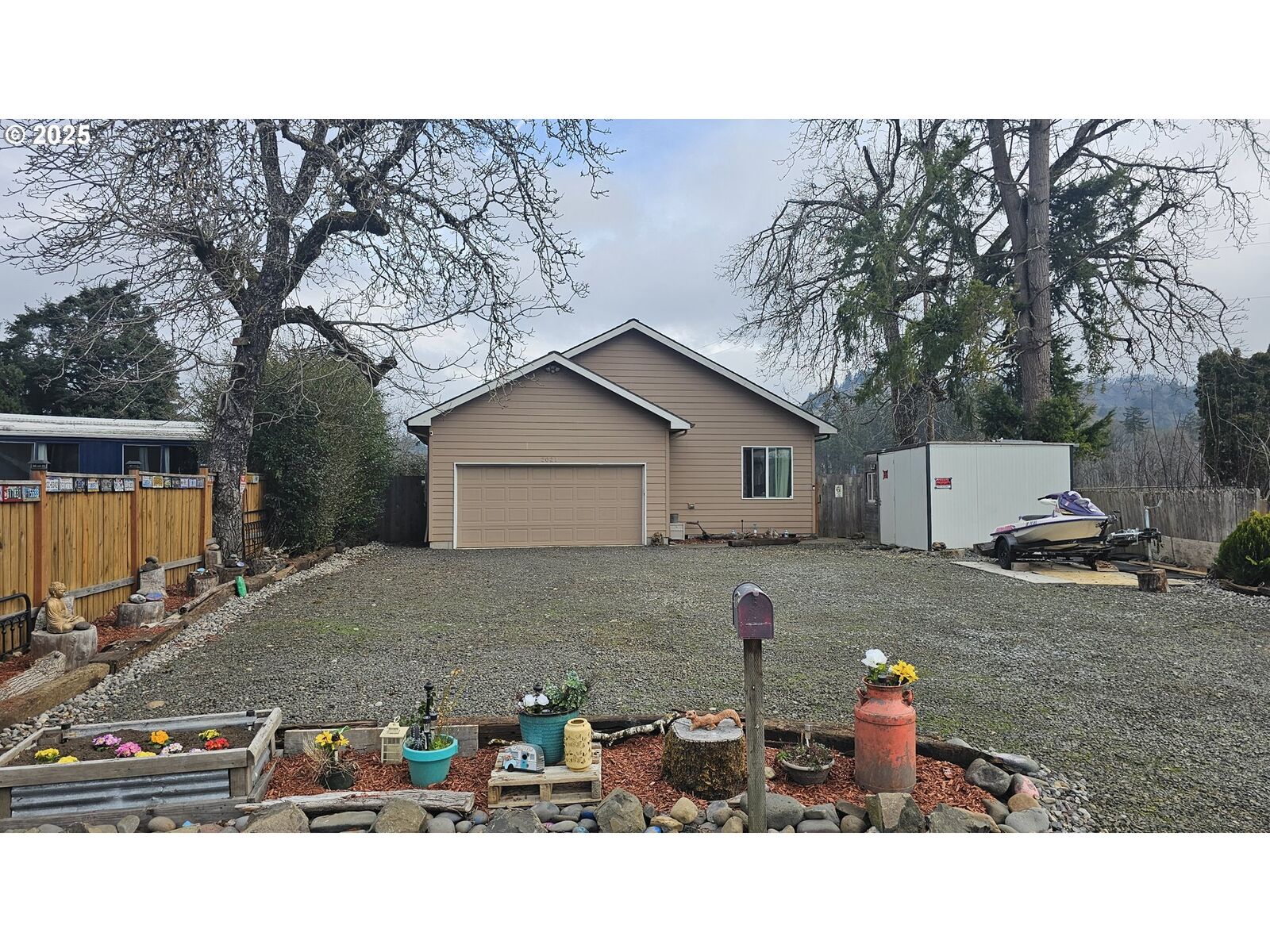 Property Photo: 2021 Inland Way OR 97477