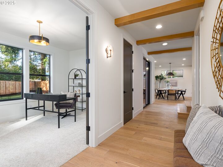 Property Photo: 5650 Lakeview Blvd OR 97035
