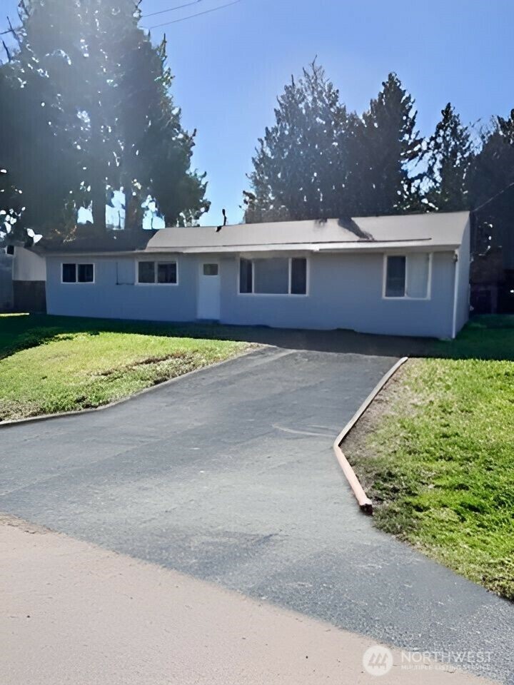 Property Photo: 425 SW 304th Street WA 98023