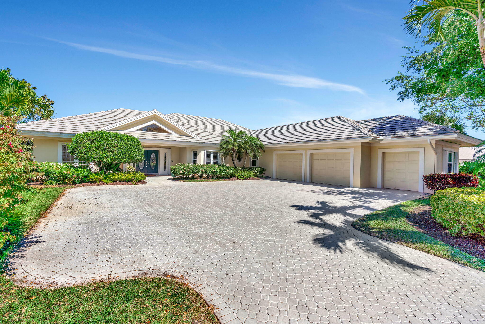 Property Photo:  5983 SE Glen Eagle Way  FL 34997 