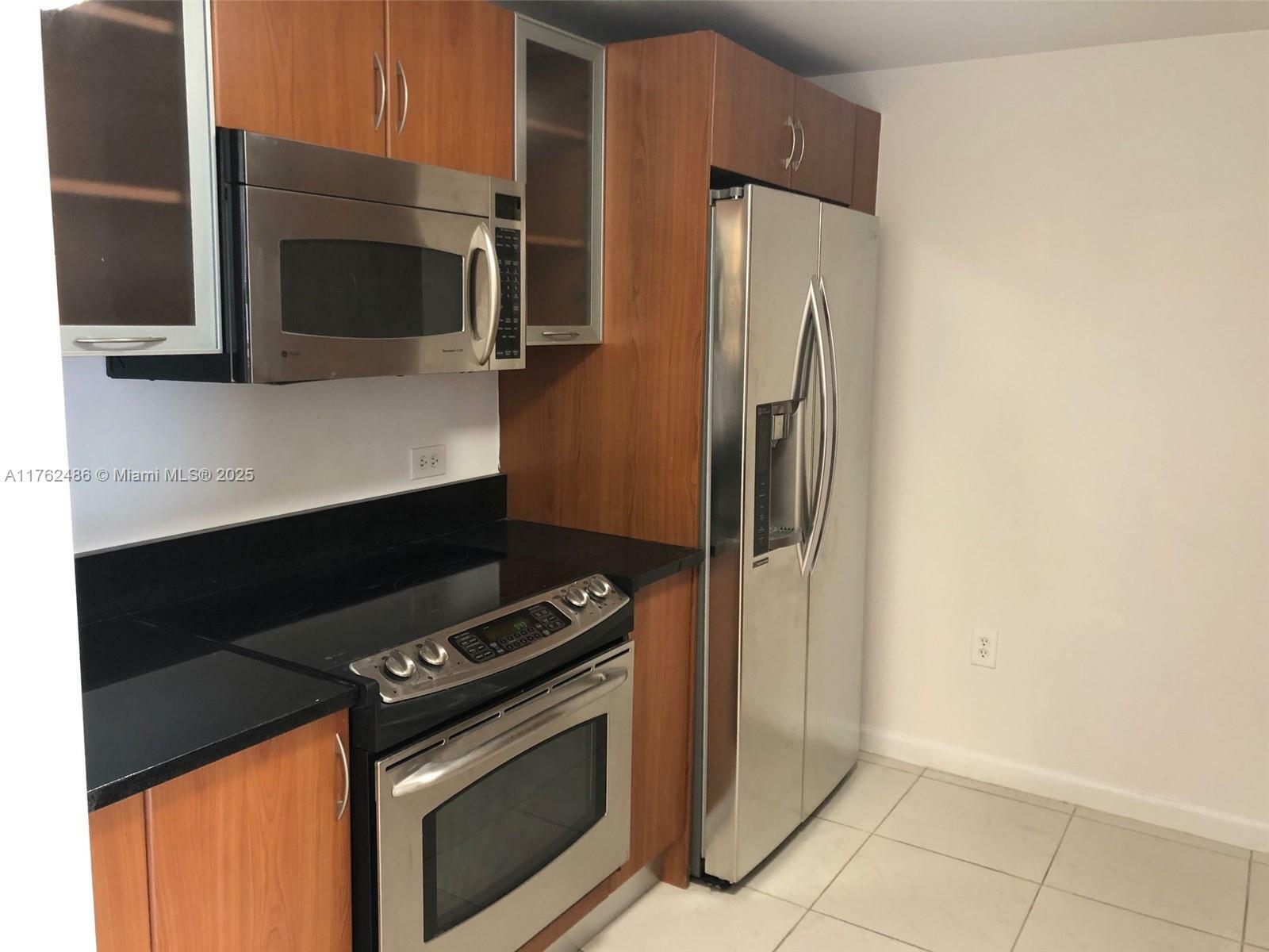 2775 NE 187th St 527  Aventura FL 33180 photo