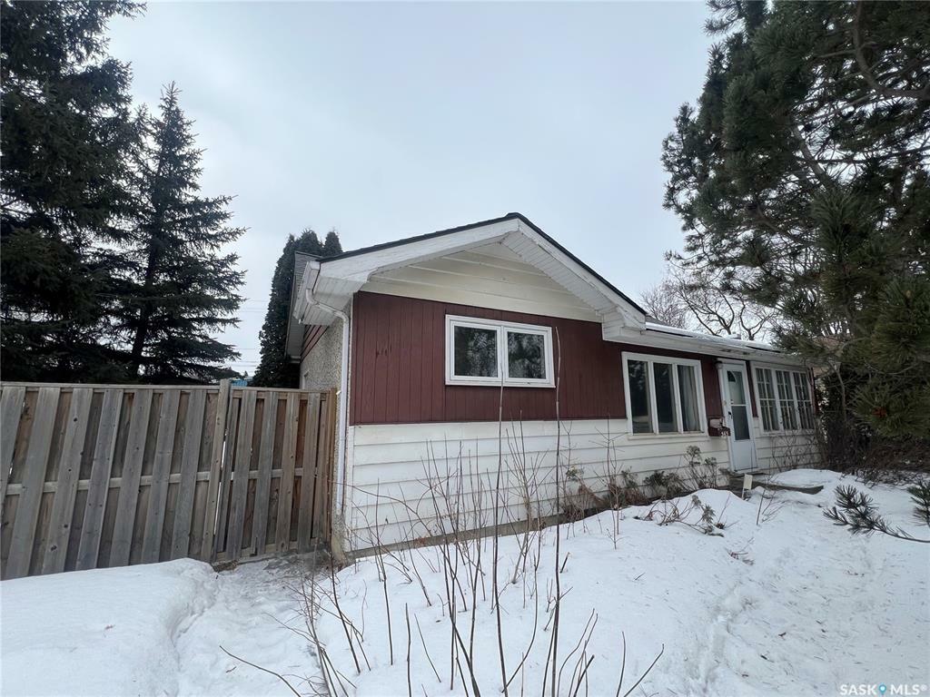 Property Photo: 565 15th Street W SK S6V 3R3