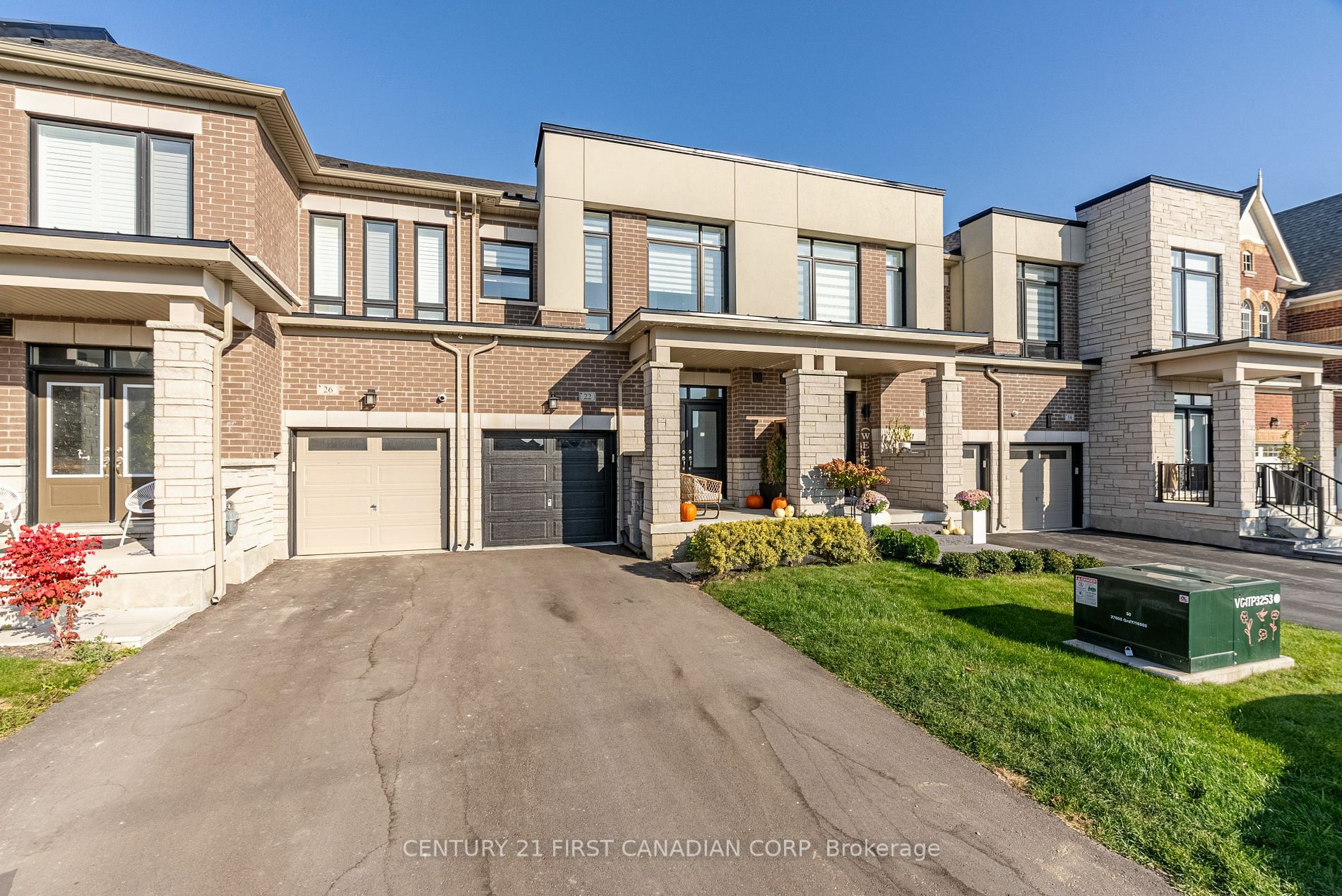 Property Photo:  22 Ghent Dr  ON L4H 4T8 