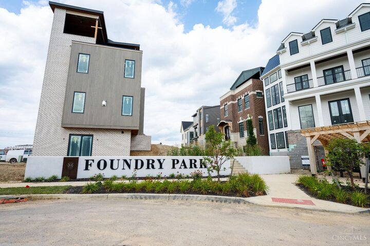 Property Photo:  2920 Three Oaks Lane  OH 45209 