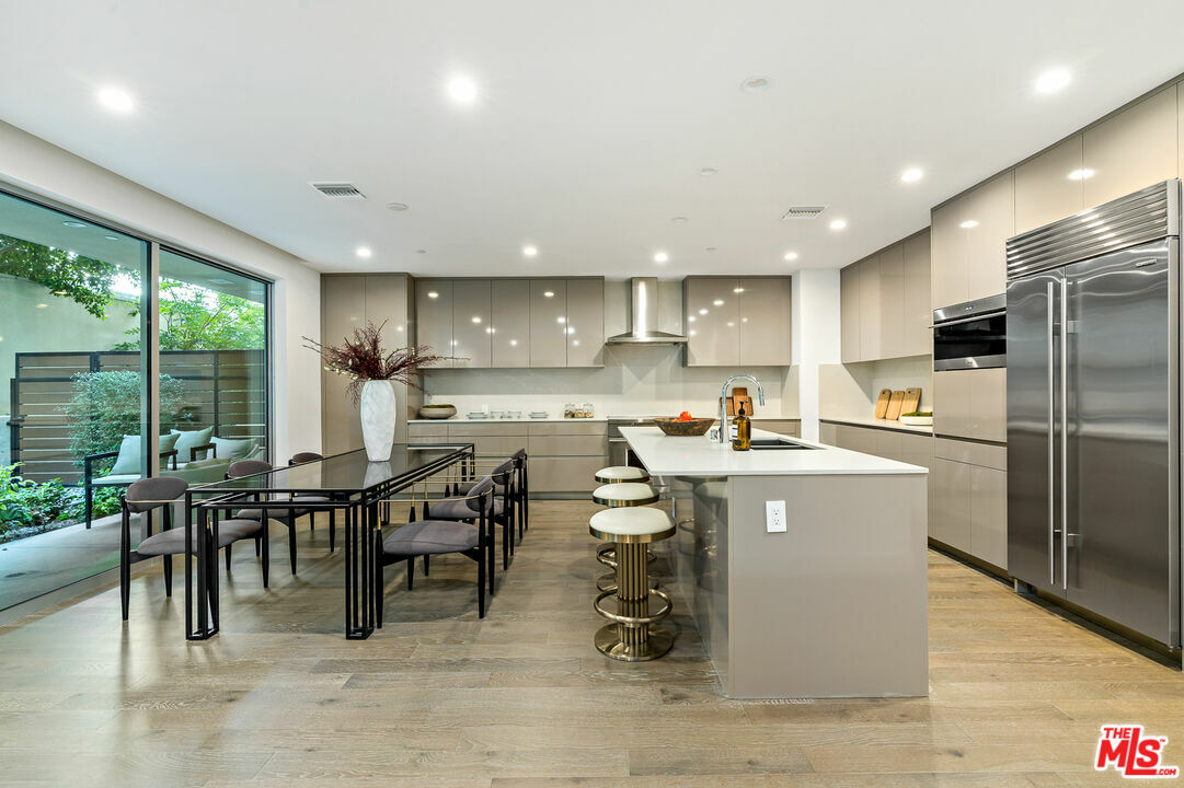 728 N Sweetzer Ave  Los Angeles CA 90069 photo