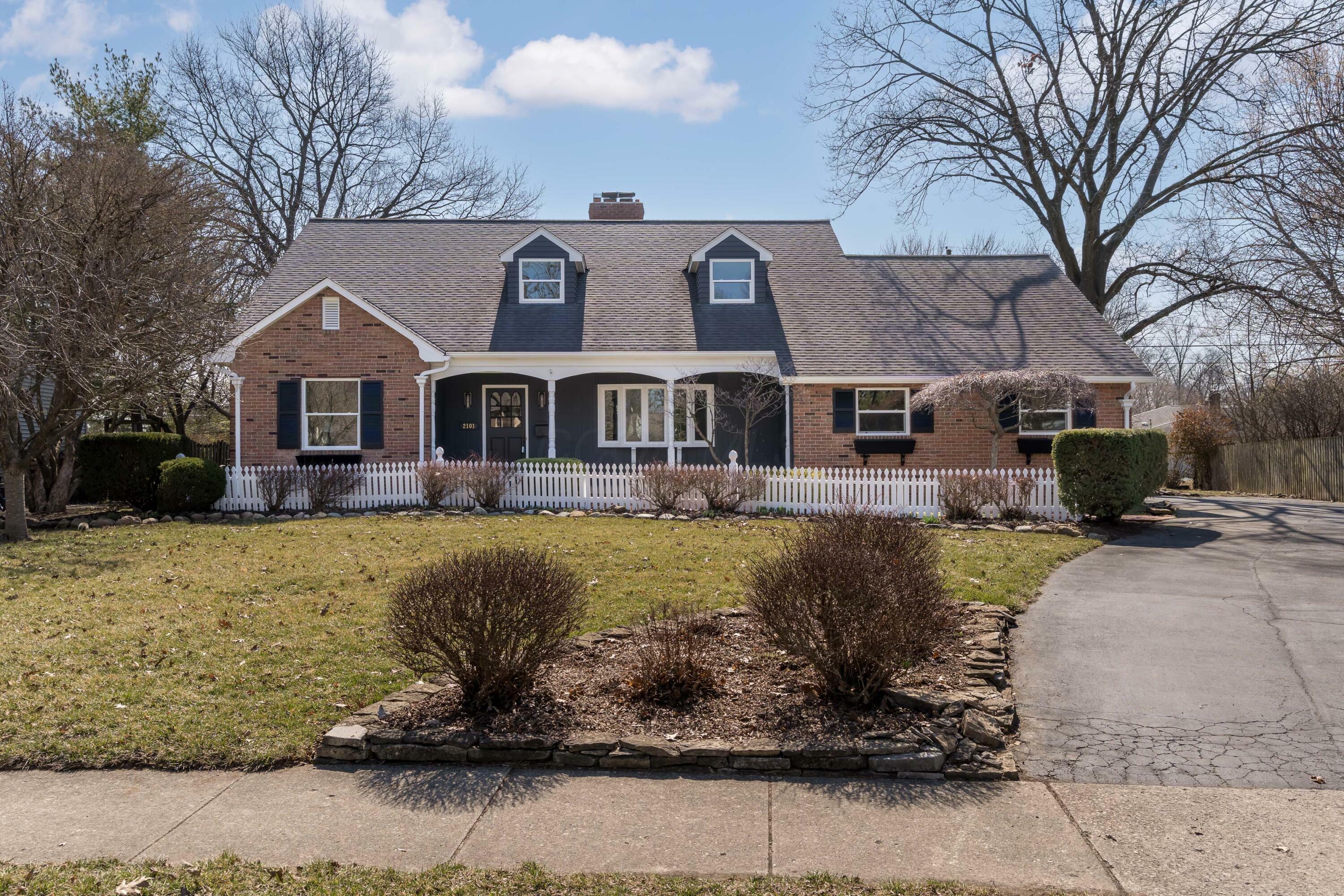 Property Photo: 2101 Pinebrook Road OH 43220