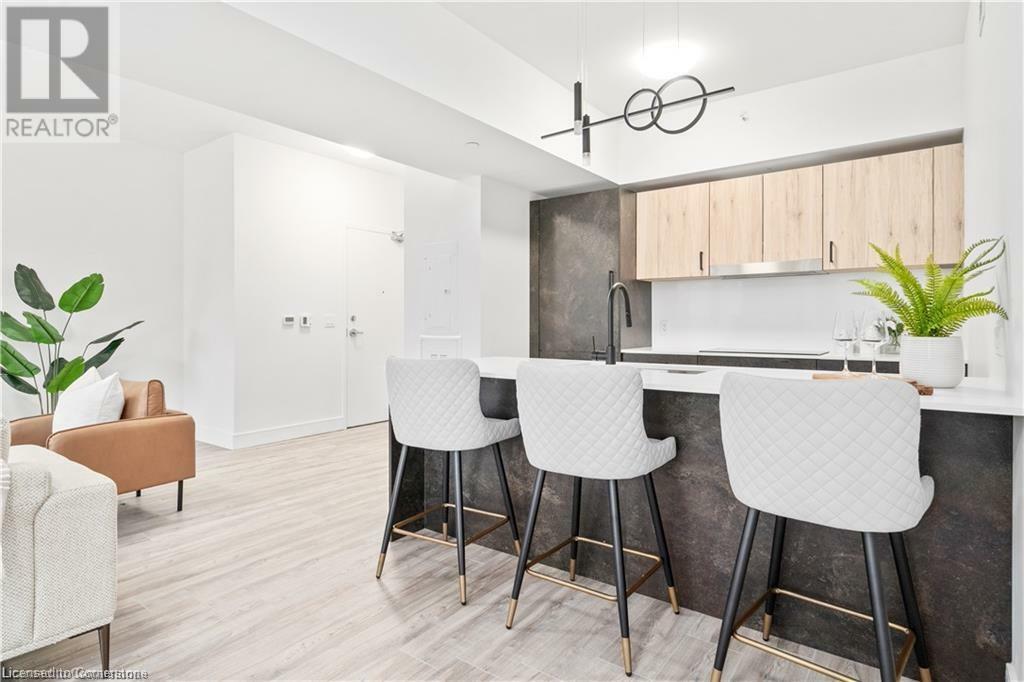 Property Photo: 2 Dundas Street West 605 ON K8P 1A1