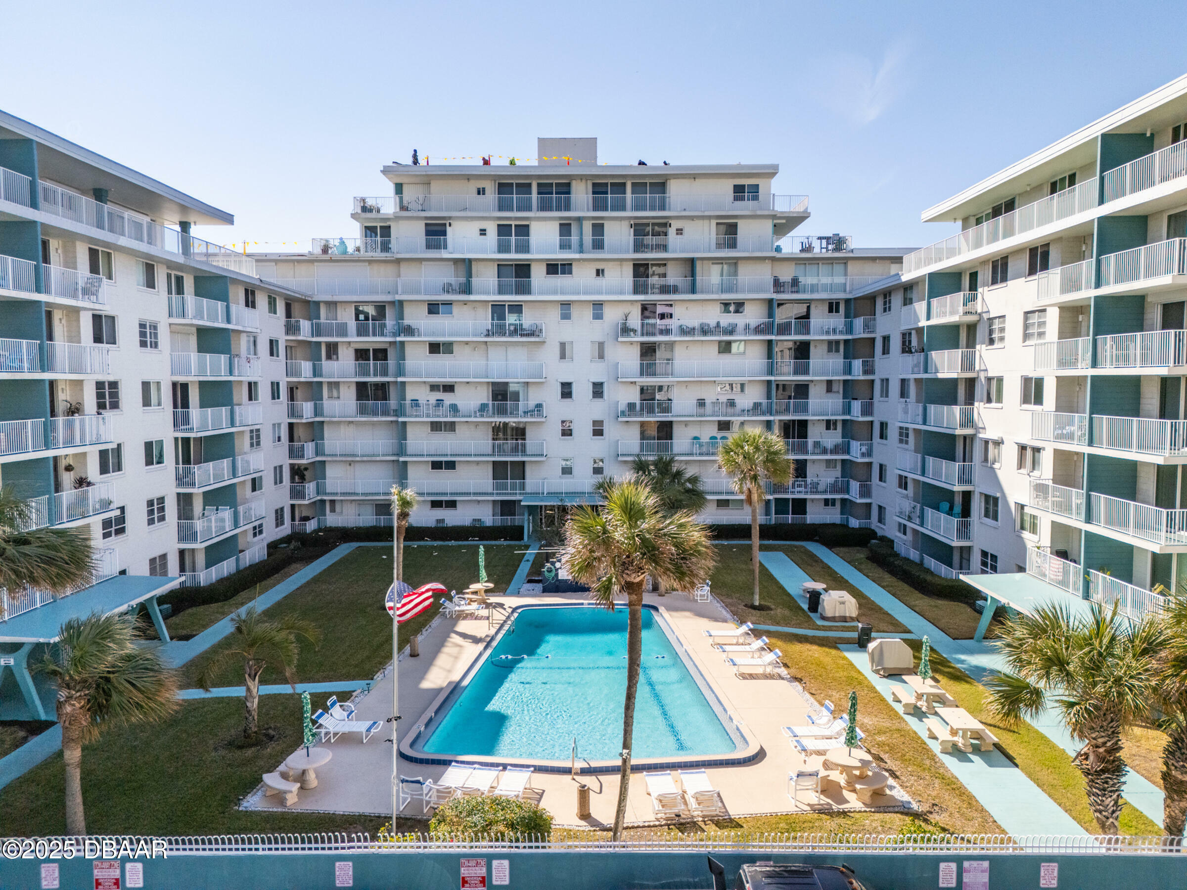 Property Photo: 2727 N Atlantic Avenue FL 32118