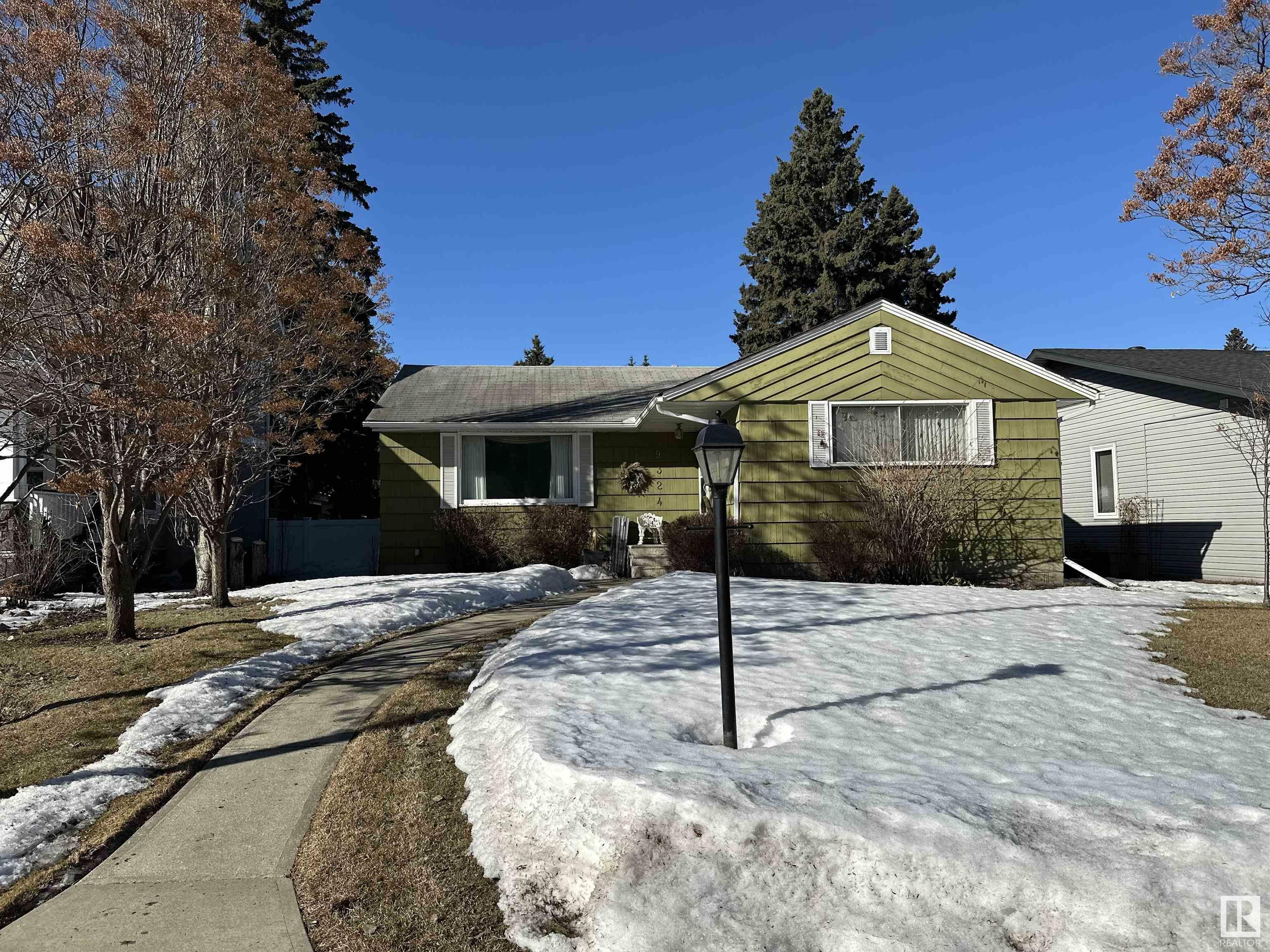 9324 147 Street NW  Edmonton AB T5R 0Y9 photo