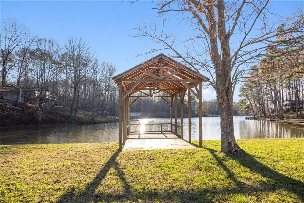 Property Photo: 579 Twin Mountain Lake Circle GA 30175