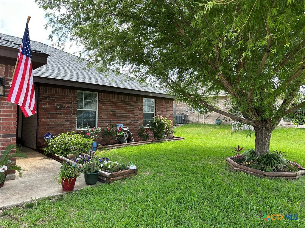 Property Photo: 306 Viola Drive TX 76542