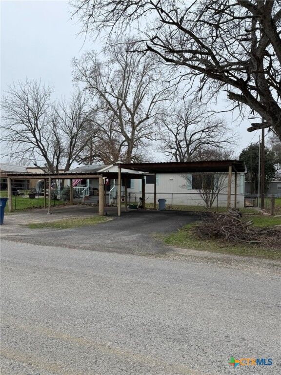 Property Photo: 2410 W Kingsbury Street TX 78155