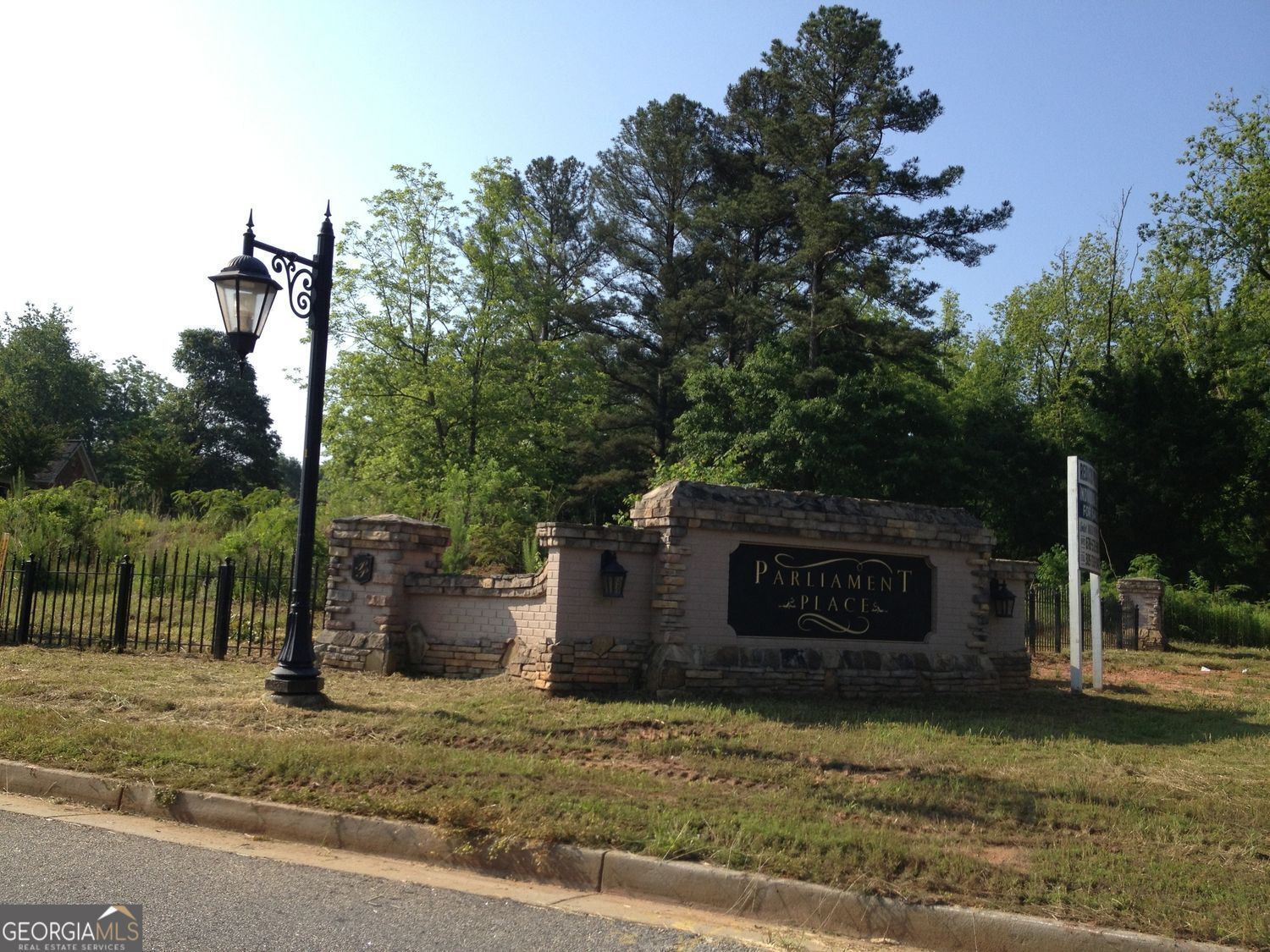 Property Photo:  1002 Queens Bridge Way  GA 30223 