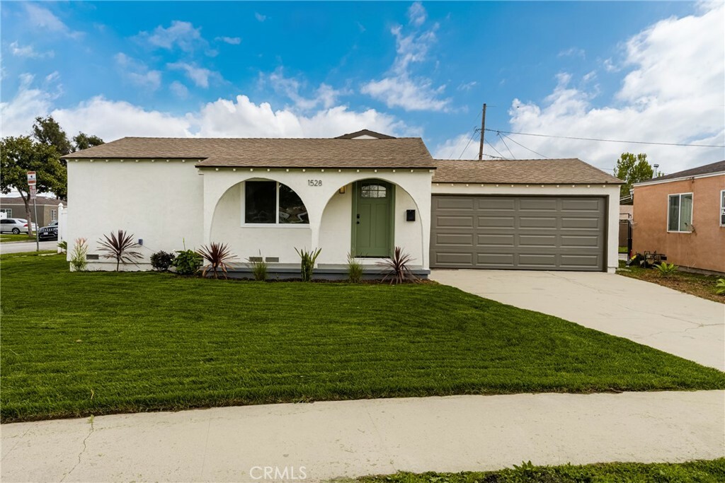 Property Photo: 1528 E 126th Street CA 90222
