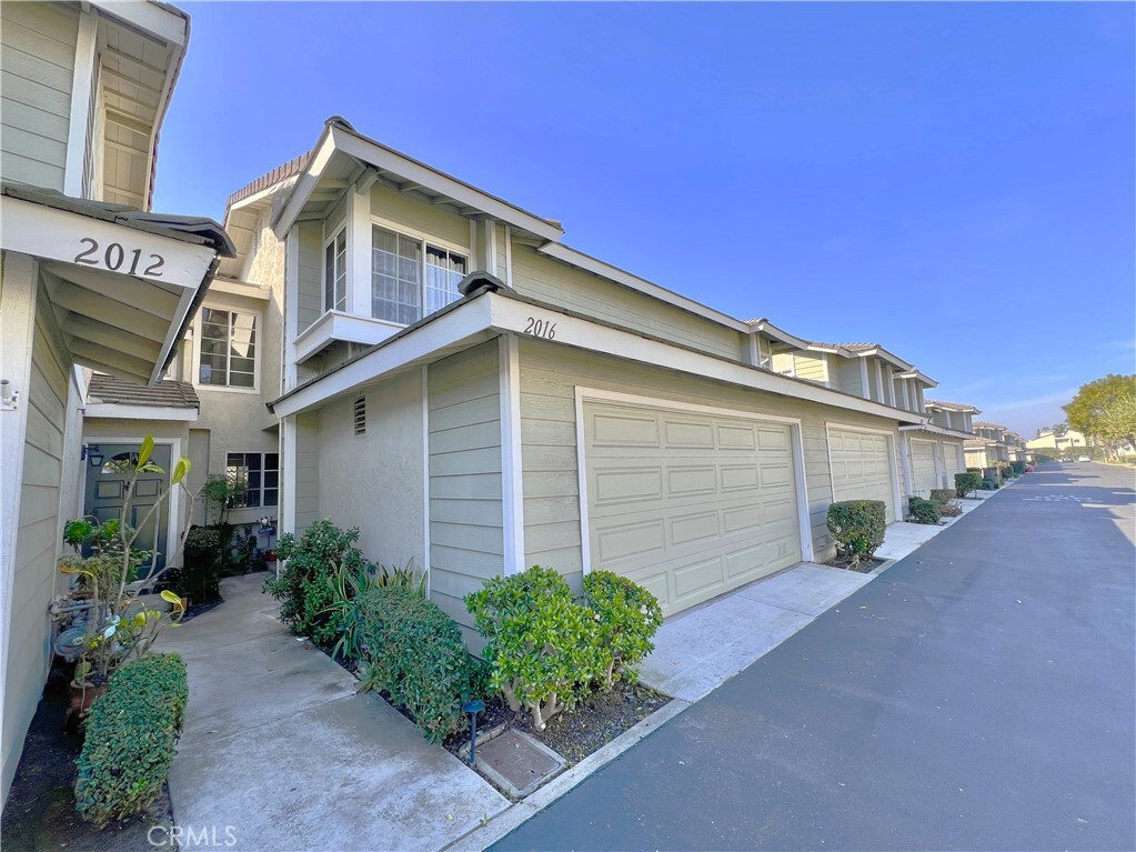 Property Photo:  2016 W Hastings Way 47  CA 92801 