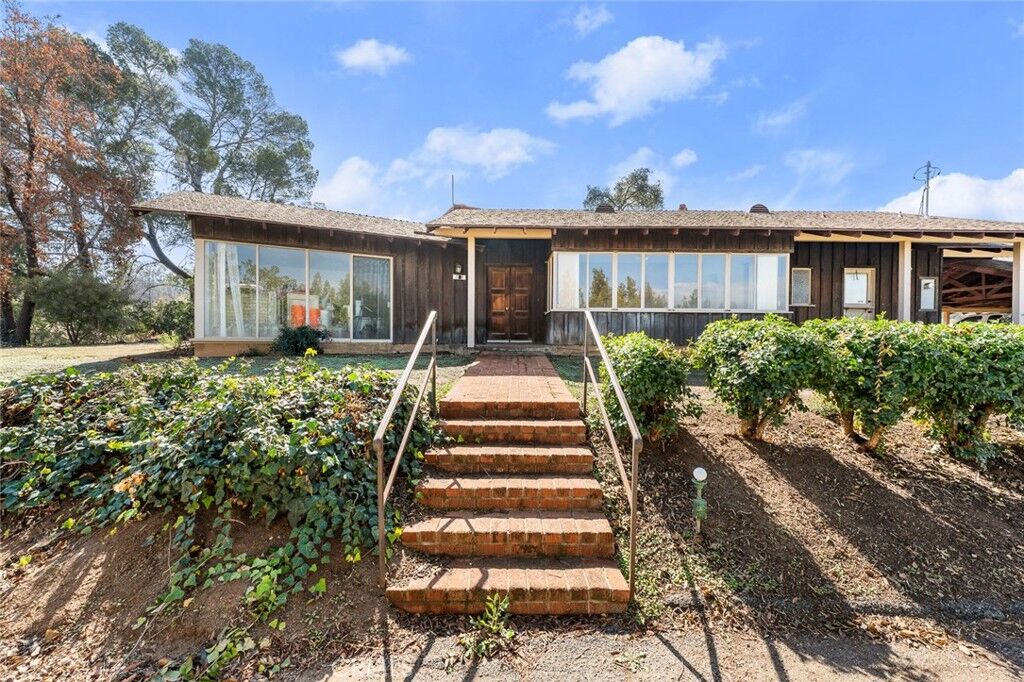 Property Photo:  211 Elder  CA 92373 