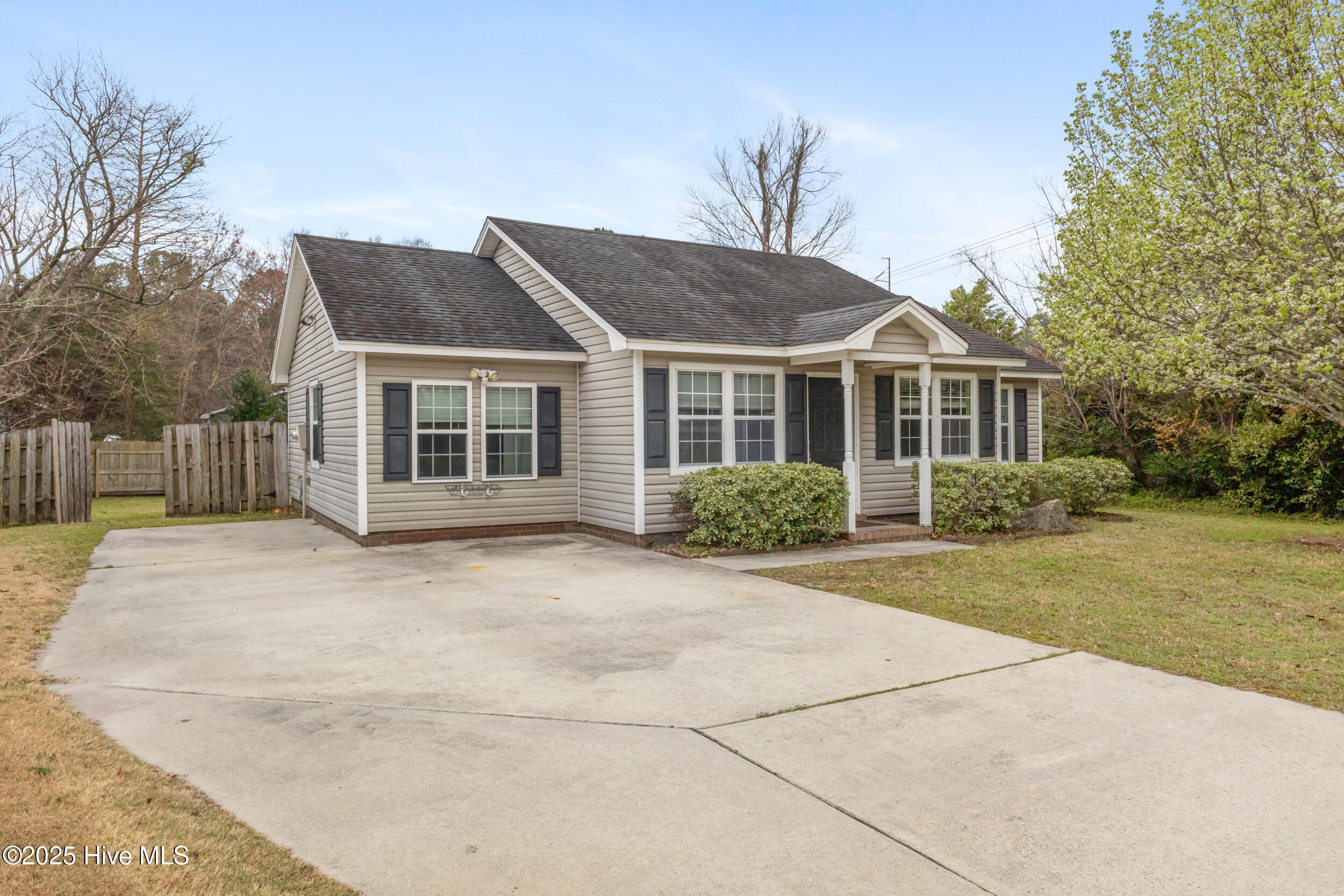 Property Photo: 4600 Weybridge Lane NC 28409