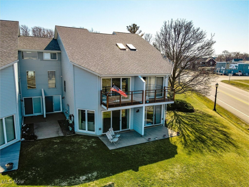 Property Photo: 208 Park Avenue 9 OH 44030