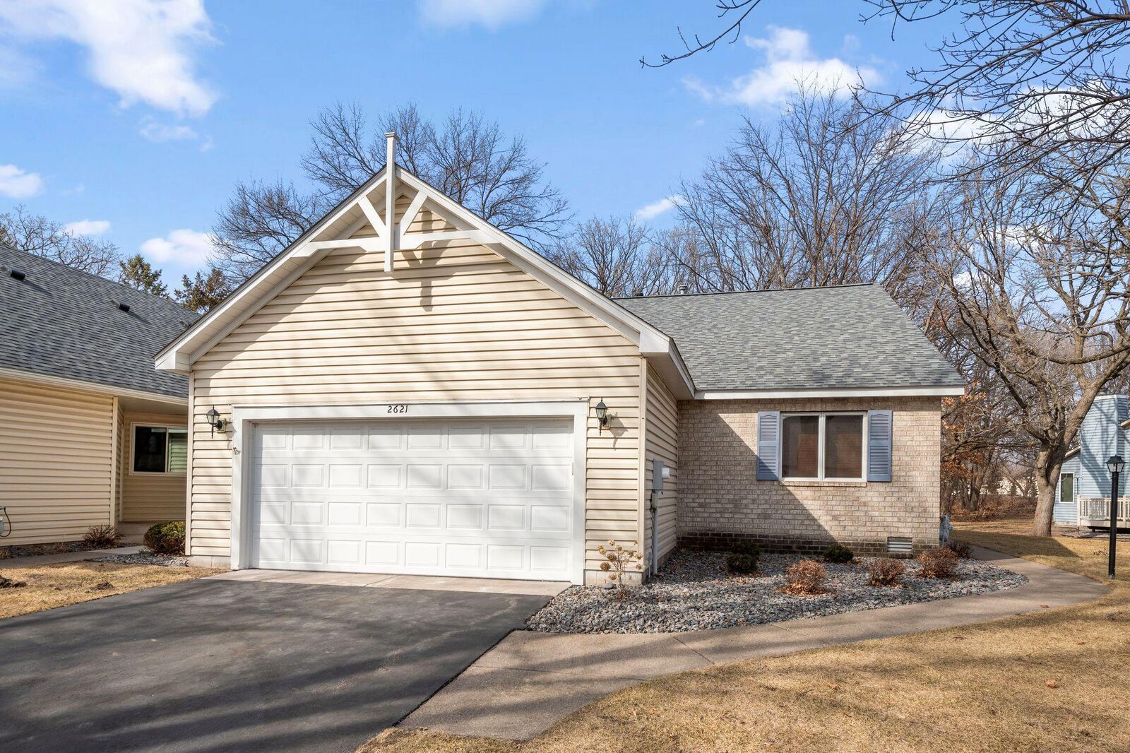 Property Photo:  2621 Lake Court Drive  MN 55112 