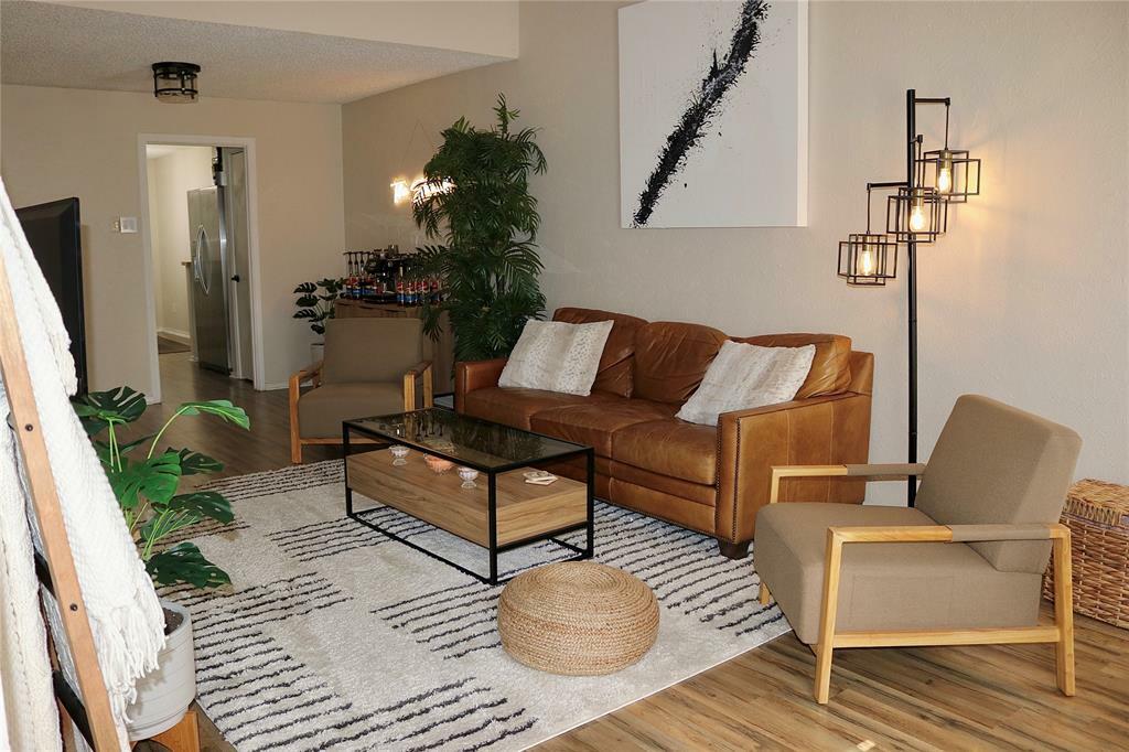 Property Photo: 1515 Cherrycrest Street TX 75228